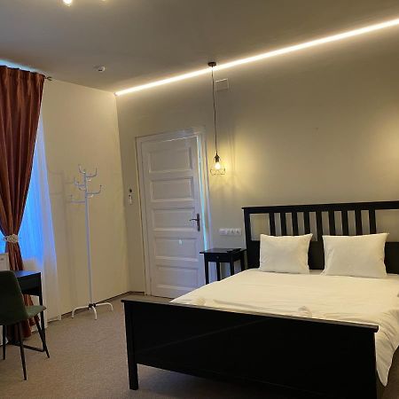 Boutique Rooms With Parking Oradea Exterior foto